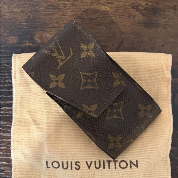 Authentic LV Case- includes dust bag - Picture 1 of 9